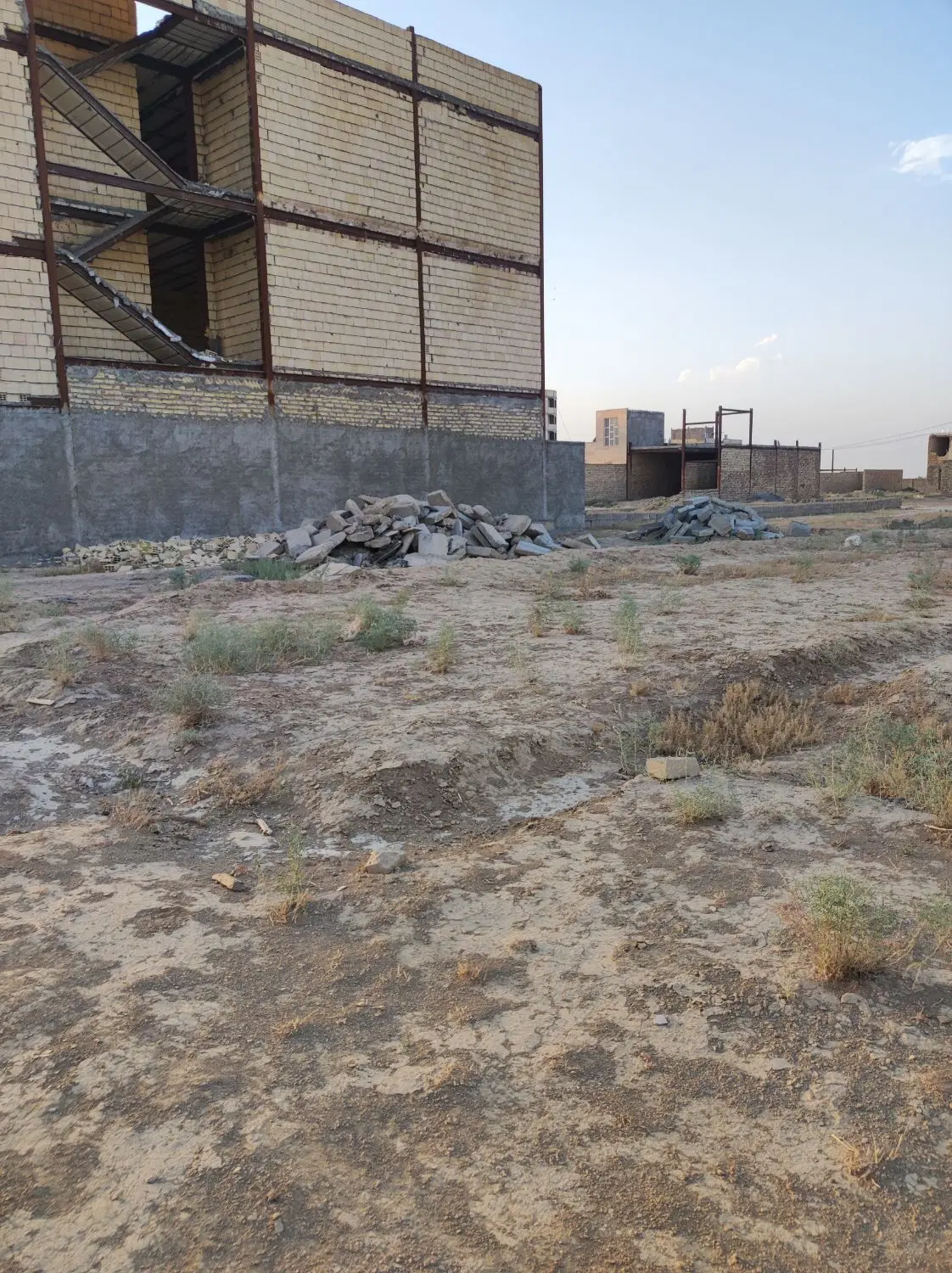 زمین مهردشت