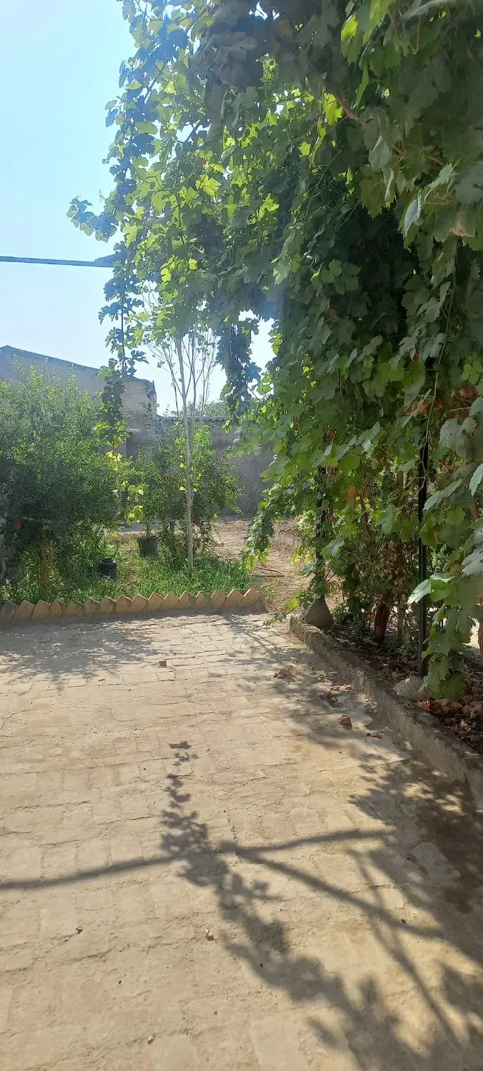 باغچه، چهاردیواری ، متراژ ۱۴۳ قیمت مناسب