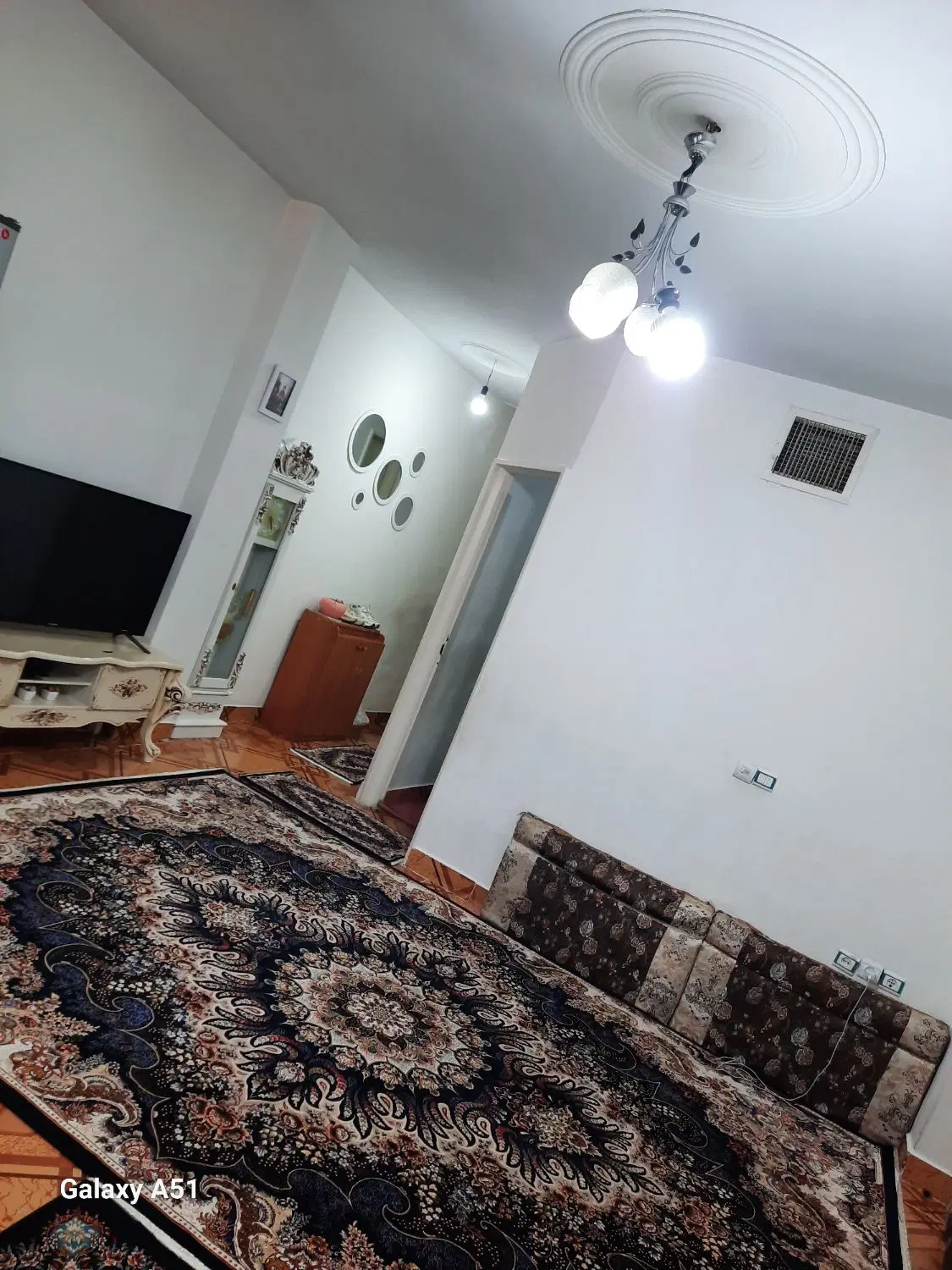 واحد ۵۰ متری با پارکینگ و انباری