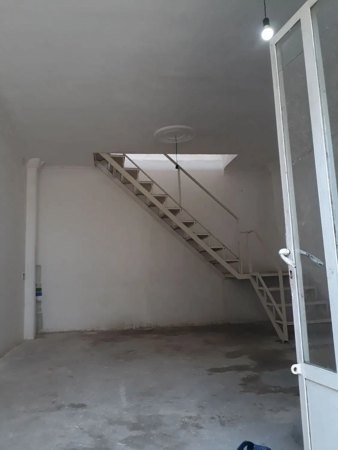 رهن و اجاره ی خانه ی ۵۰ متری دوطبقه راهنمایی