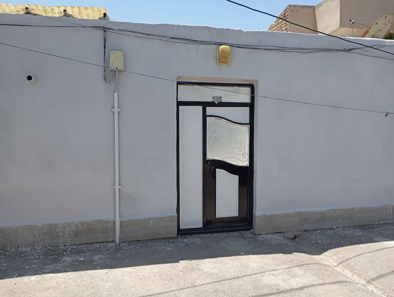 یکباب حیاط مسکونی در شهرک باغمعروف 100 متری