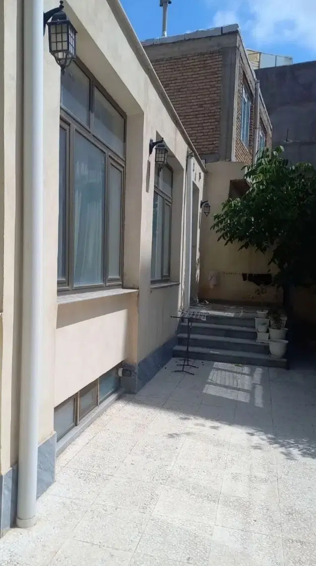 رهن کامل یک باب خانه مسکونی و مهدکودک