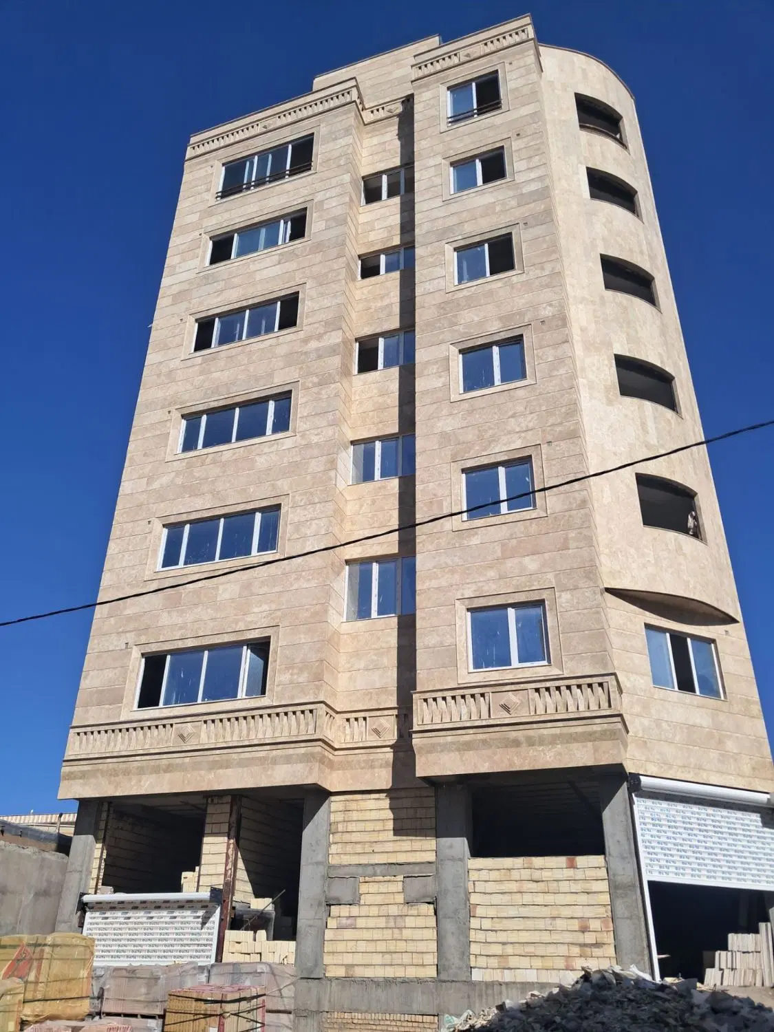 واحد ۱۱۰ متری خیابان رستگاران
