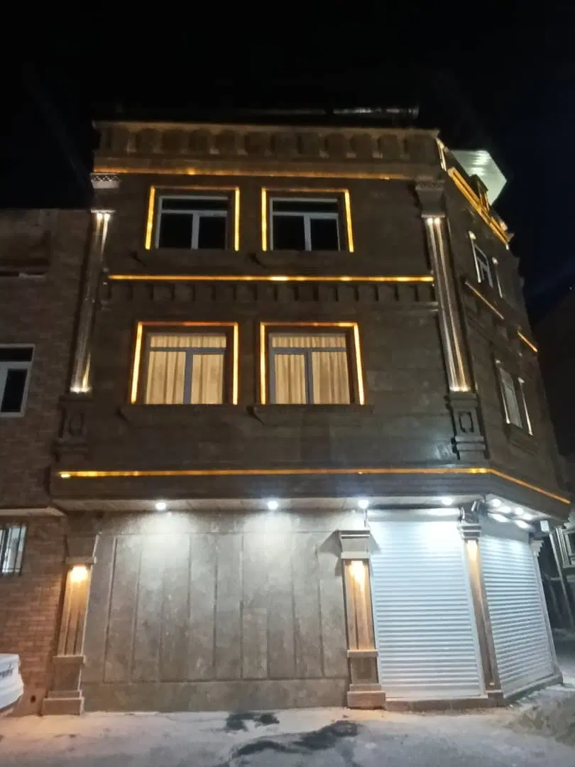 آپارتمان در سه طبقه