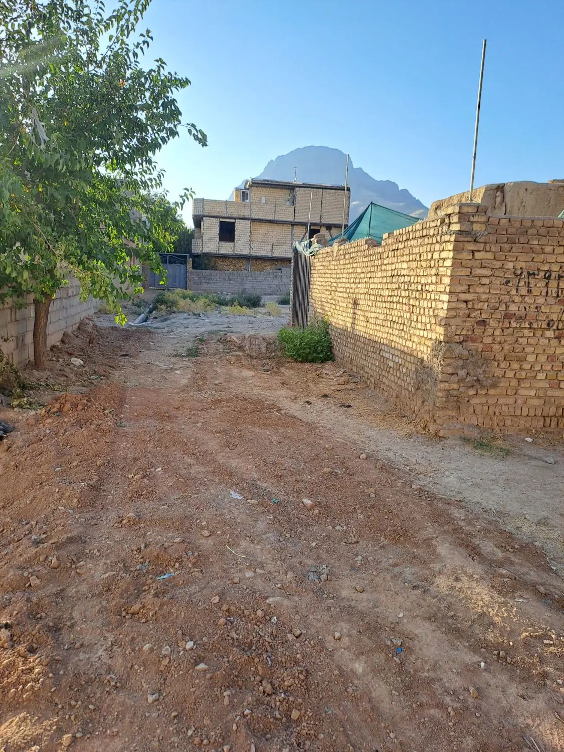 زمین مسکونی ۱۵۰ متری
