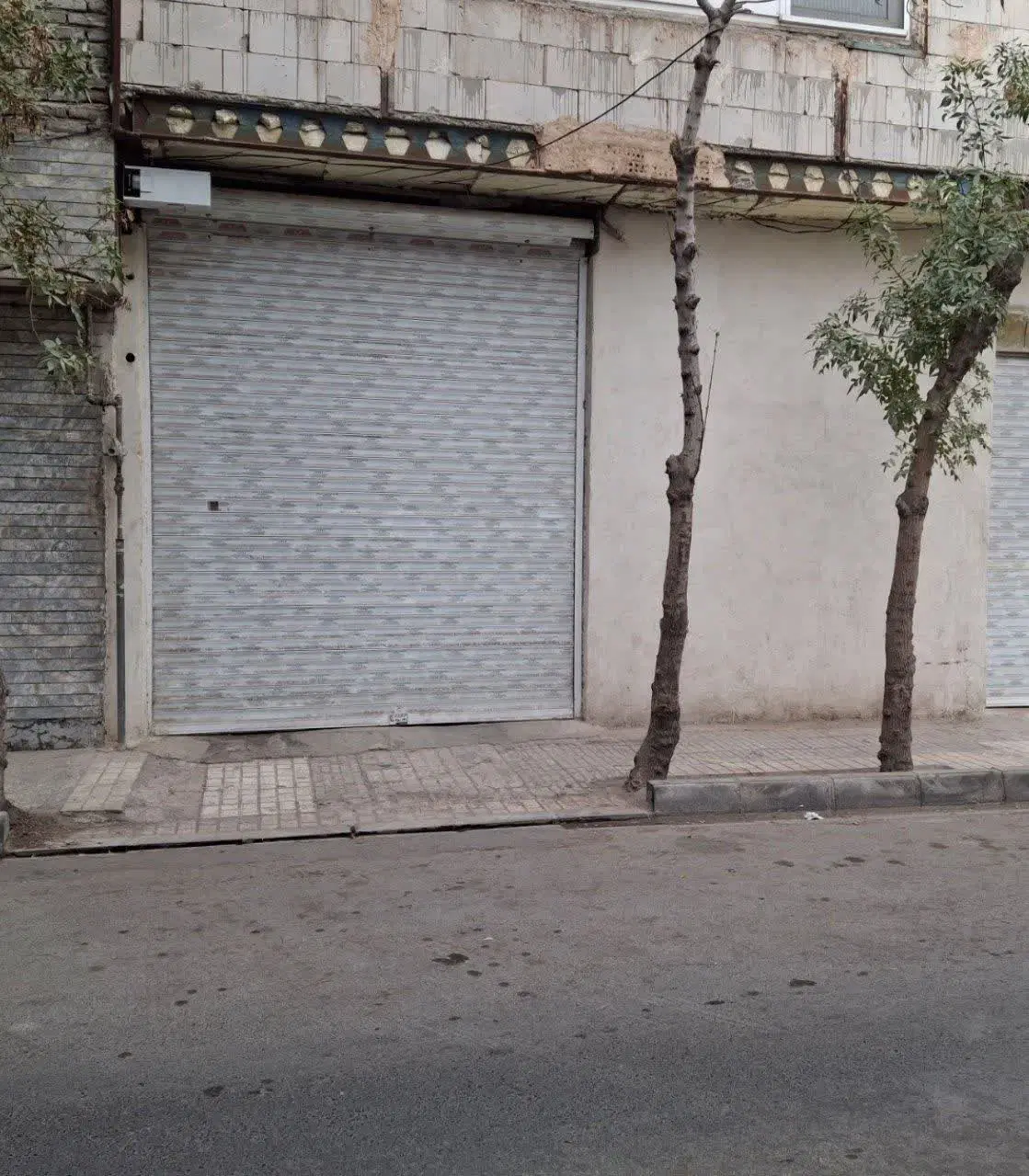 انبار و سوله ۱۷۰ متری با ارتفاع سقف ۴ متر
