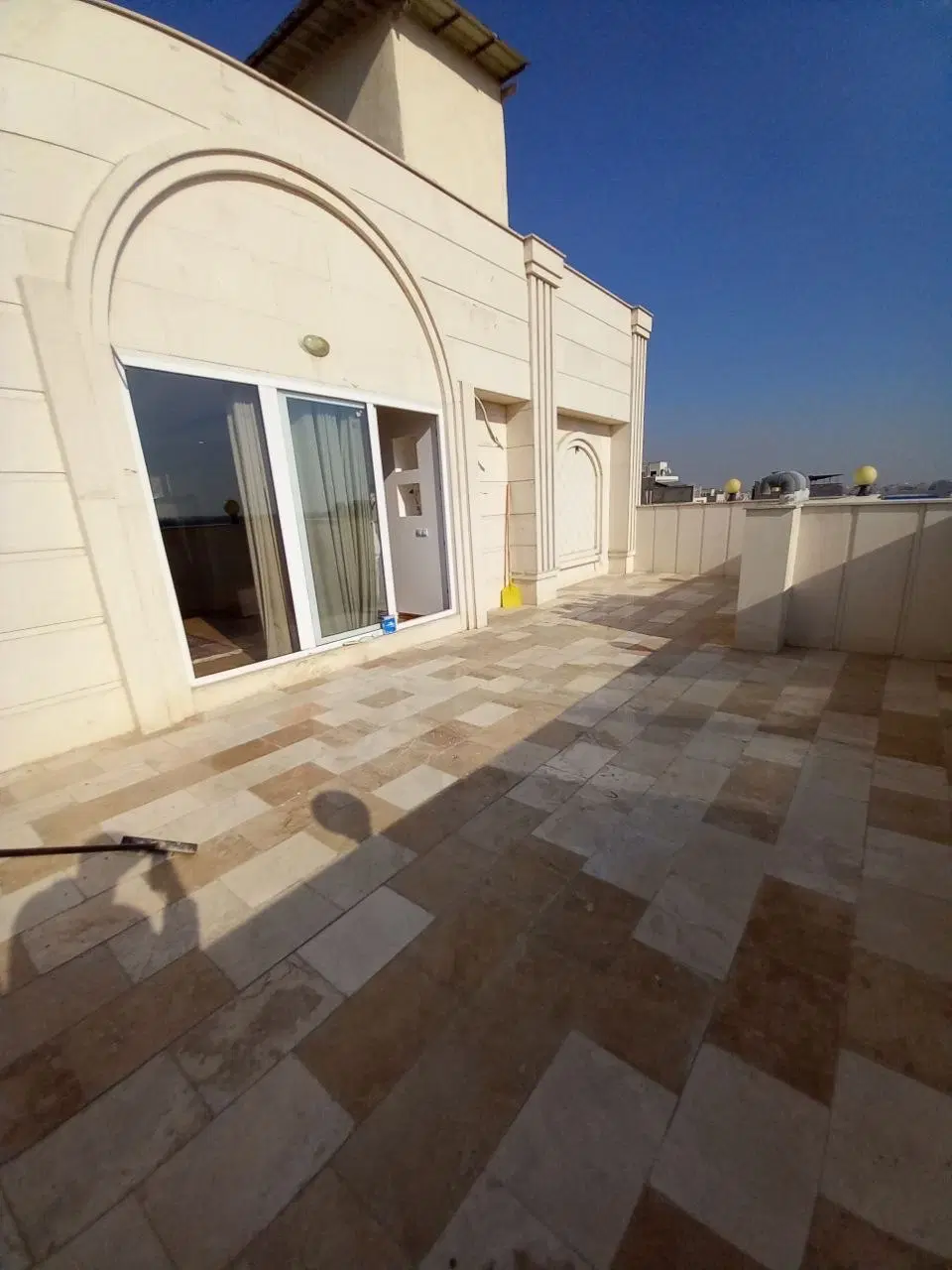 ۹۵متر_حیاط دار_سندتکبرگ عرصه و عیان_تخلیه