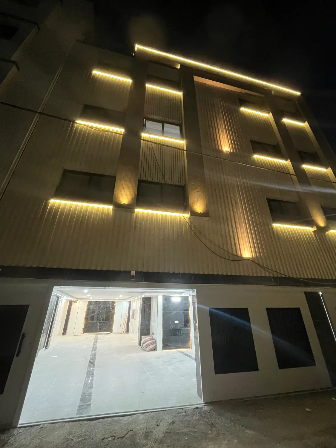آپارتمان نوساز ۹۳م حدفاصل لاهور بزرگمهر (مفتح)