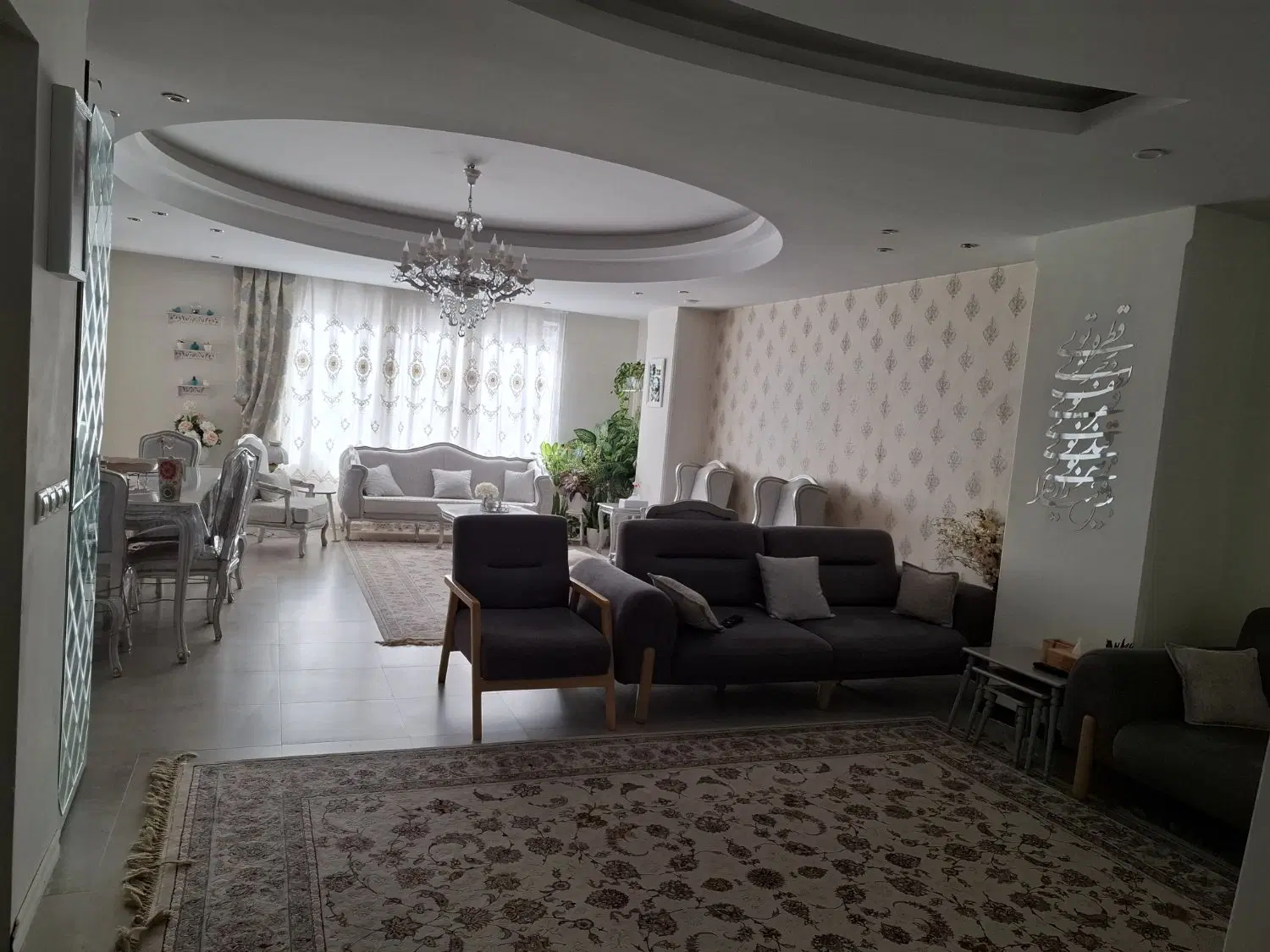 آپارتمان ۱۳۵ متری حیاط دار ویلایی مانند