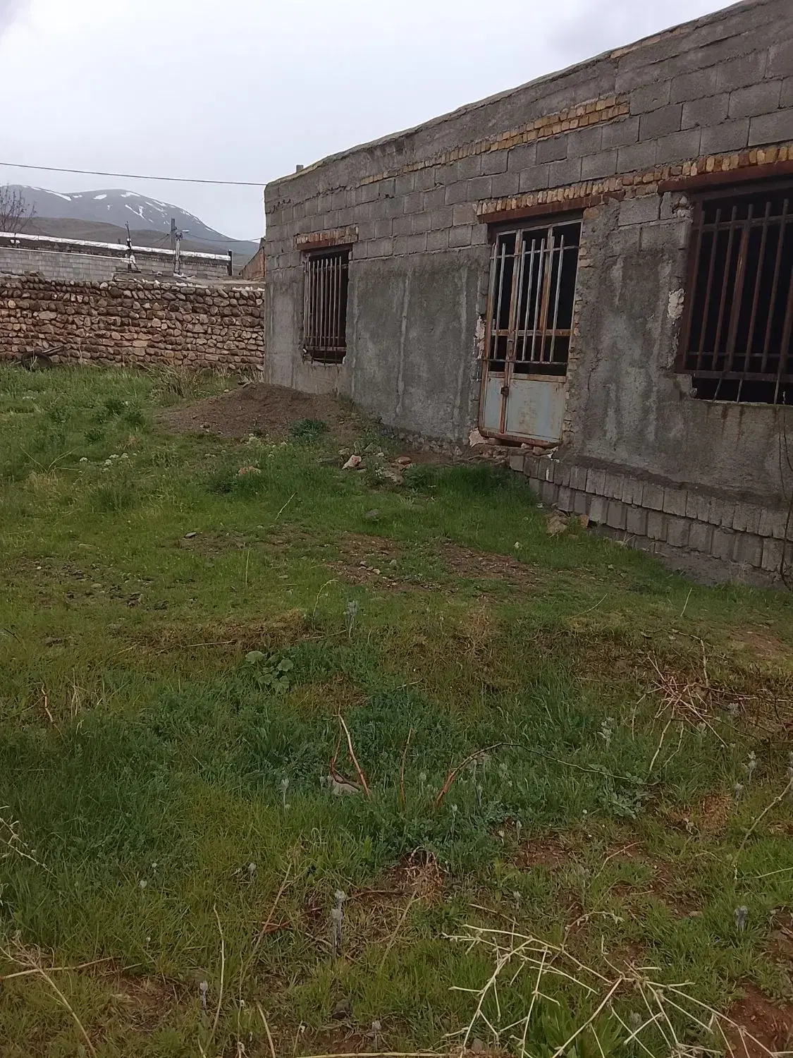 فروش خانه نیمه ساخت در روستای طیان