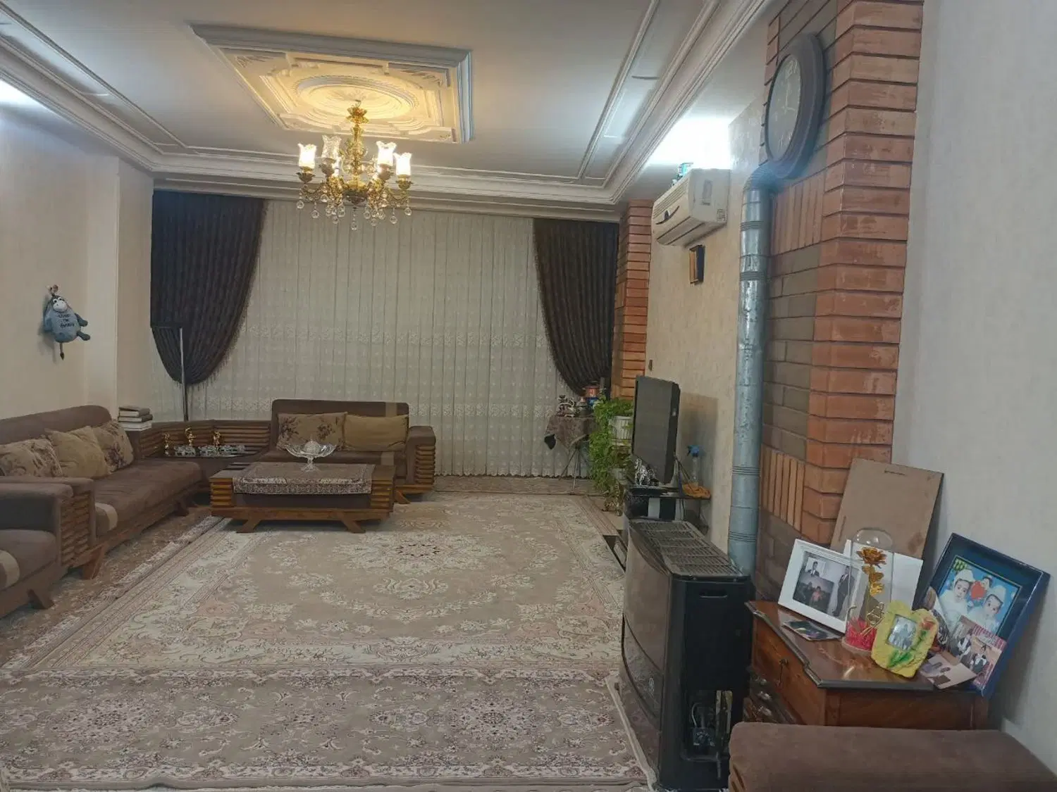 ملک سه طبقه تجاری