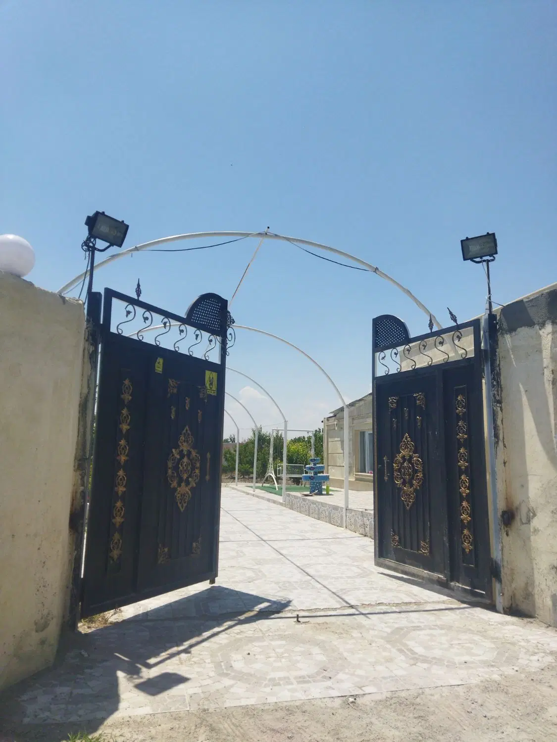 ویلا باغ لوکس با استخرسرپوشیده ۵کیلومتر جاده سلماس