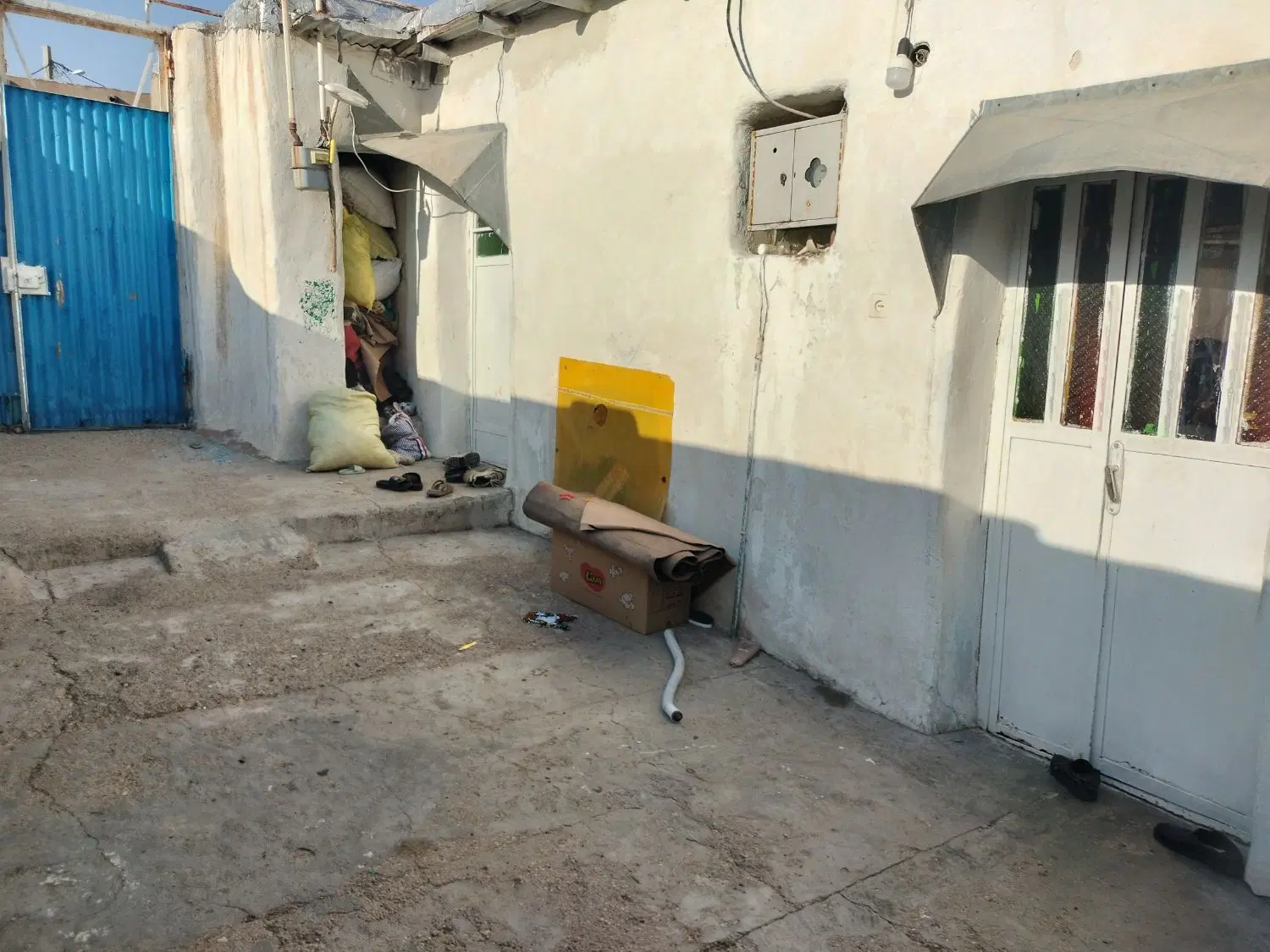 فروش خانه کلنگی واقع در سربرج زیرجاده بیسیم