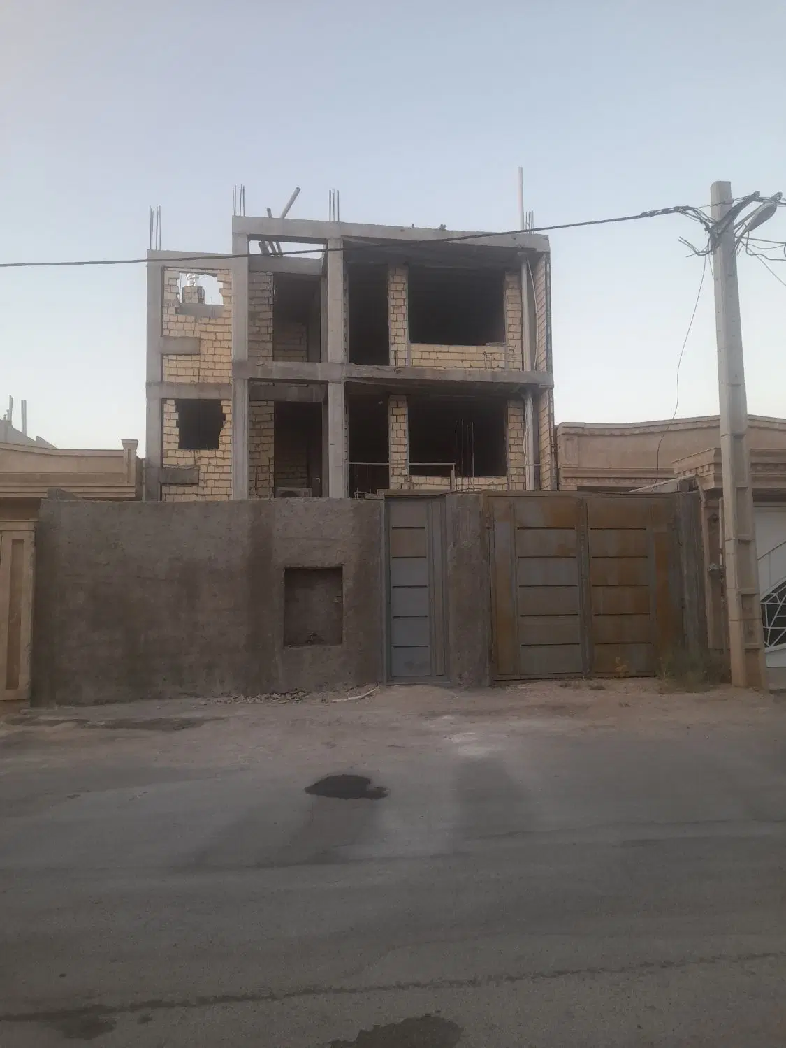 فروش منزل ۳طبقه زیبا شهر