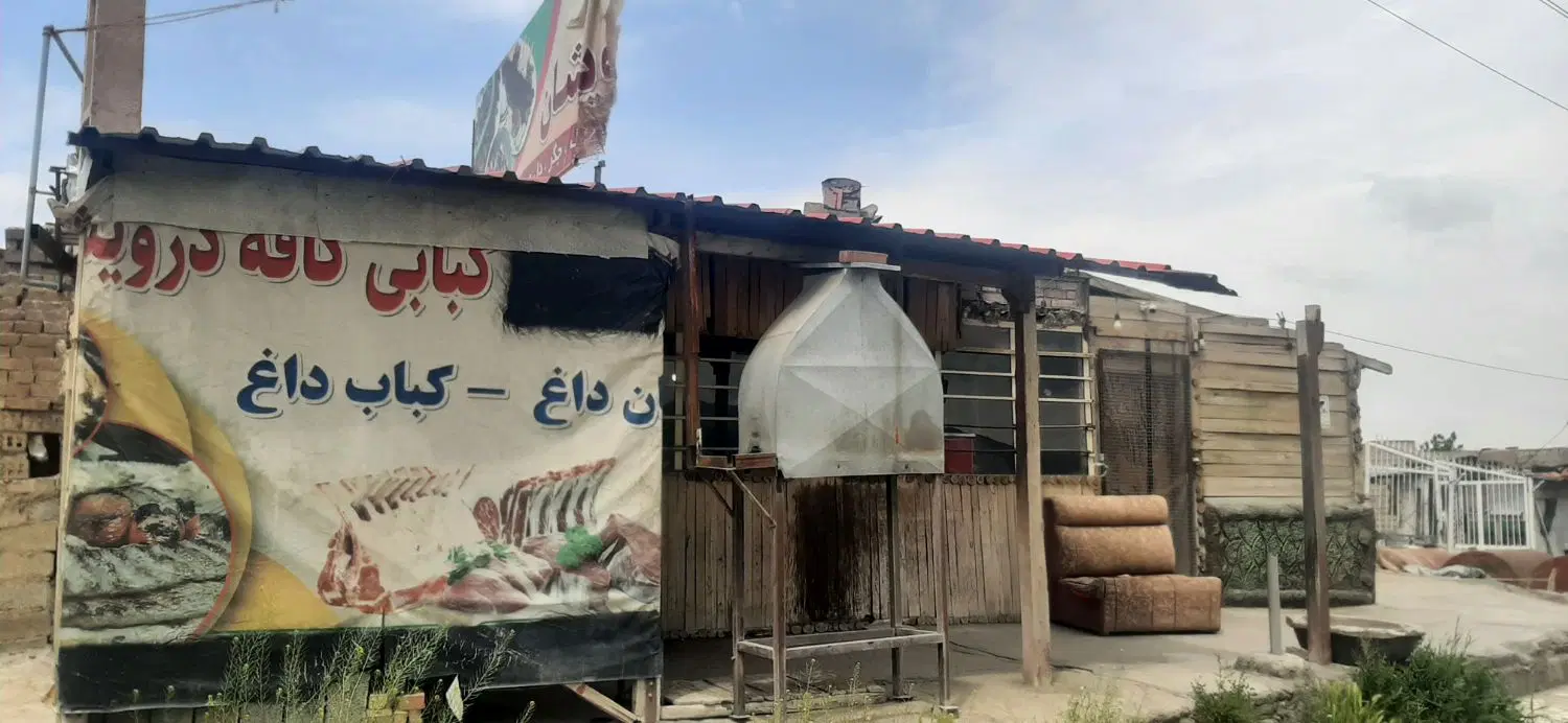 غذاخوری سنتی همراه وسایل ودکه جداگانه
