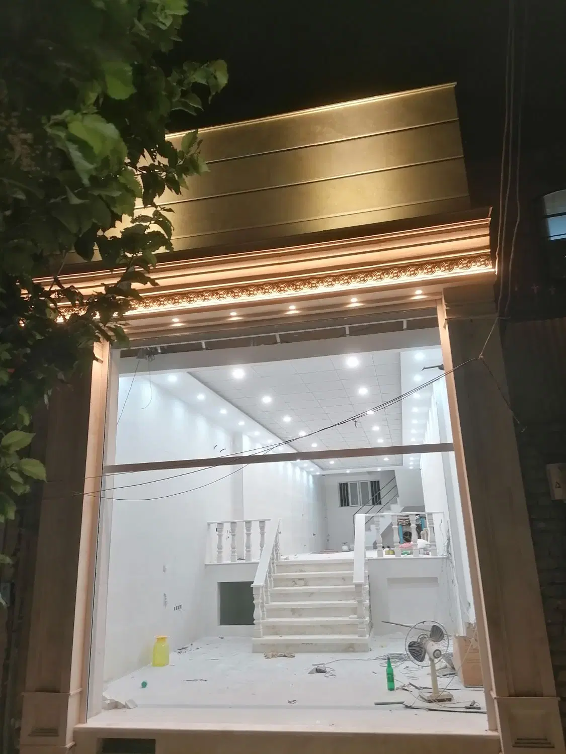 220 متر تجاری