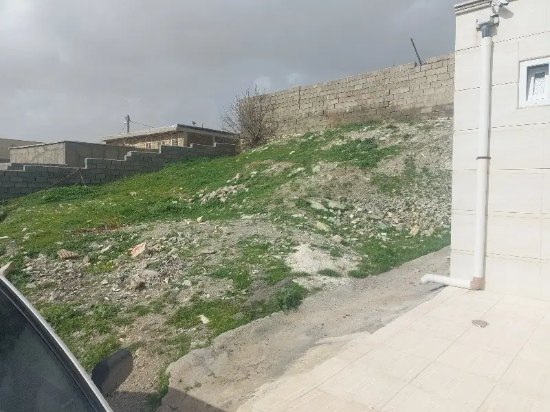 زمین چشمه کبود