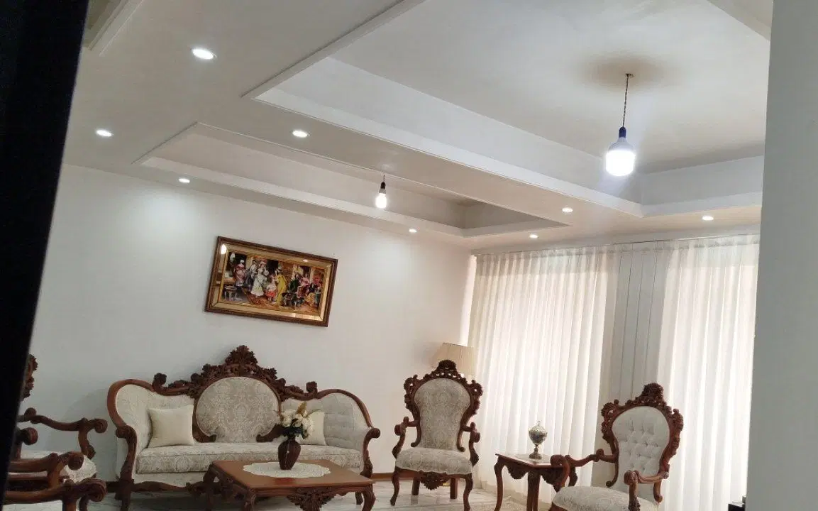 واحد‌ فوق‌‌‌‌ در اول چهار‌باغ‌ کهریزک