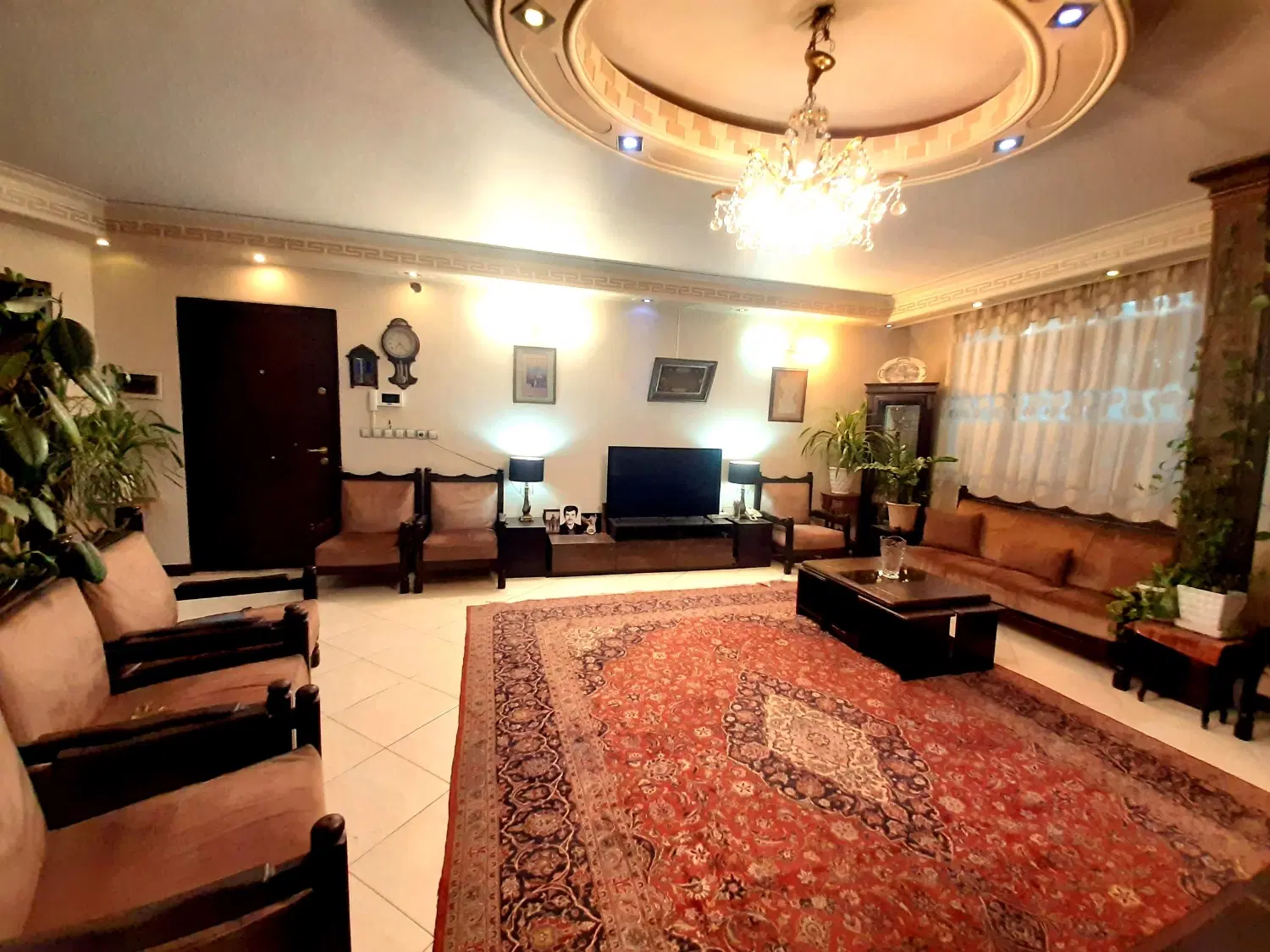 اجاره واحد ۷۰ متری، میدان عدل