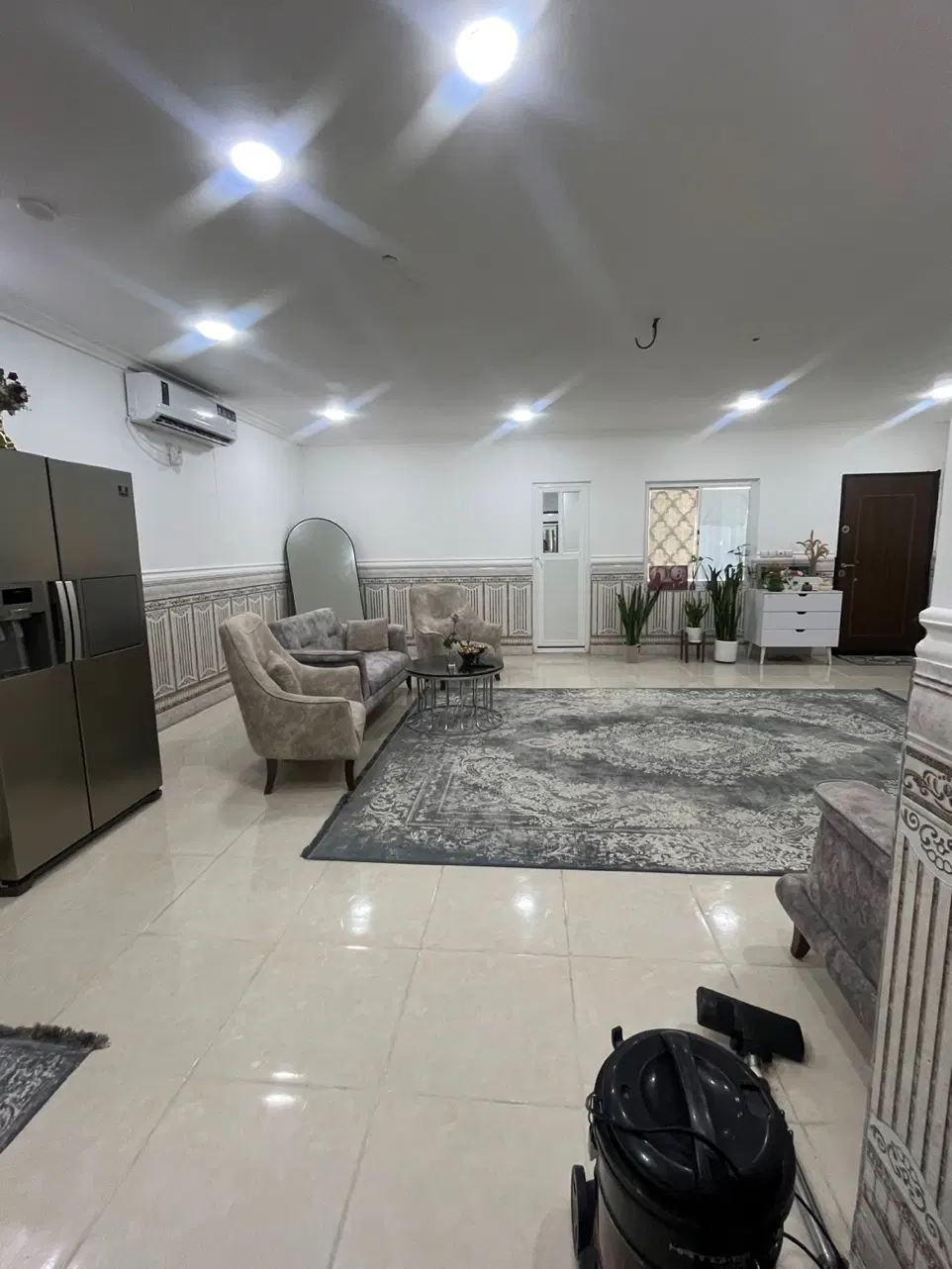 به یک هم خونه خانم نیازمندیم