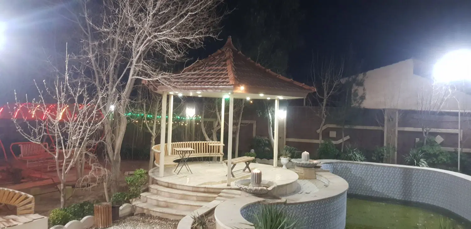 باغ ویلا زردنجان ، سروشبادران