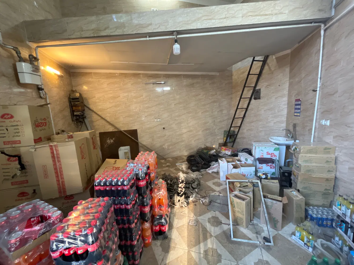 مغازه تجاری نزدیک حرم (همرا با بالکن )