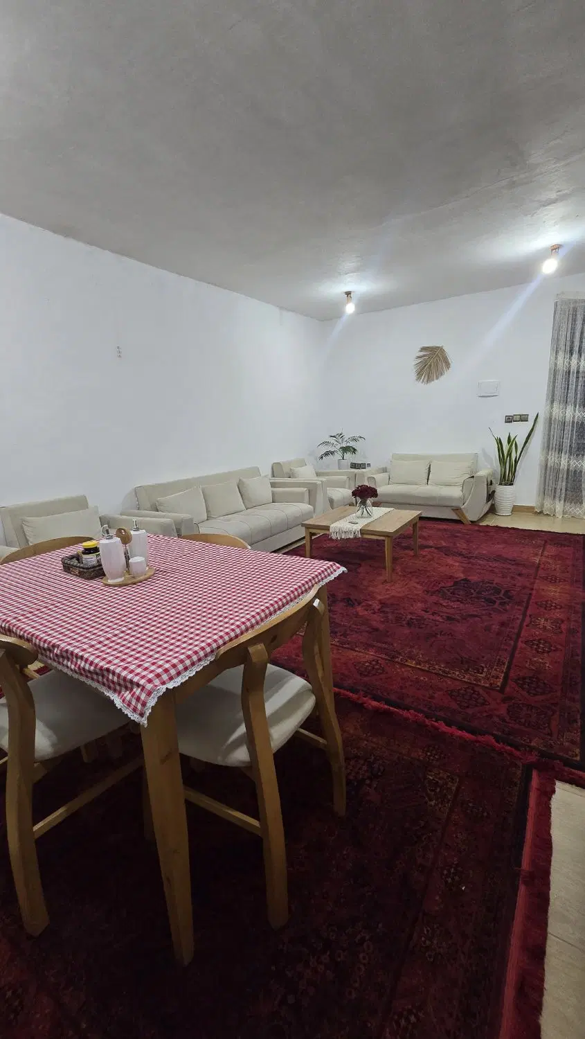 دو باب خانه ی ویلایی همجوار