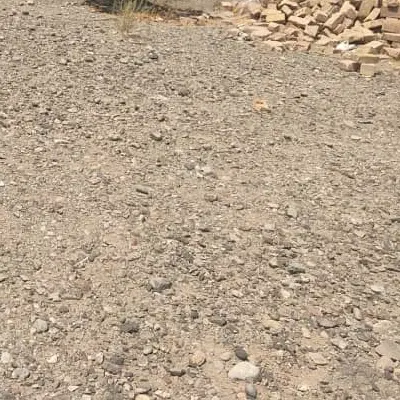 زمین سر خیابان