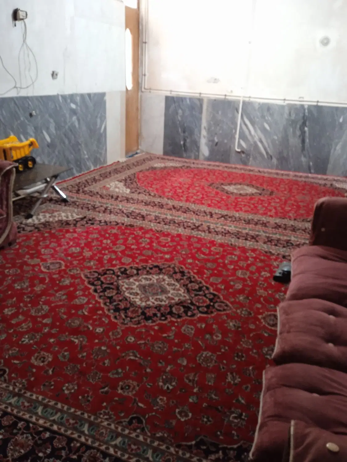 زیرزمین دربست