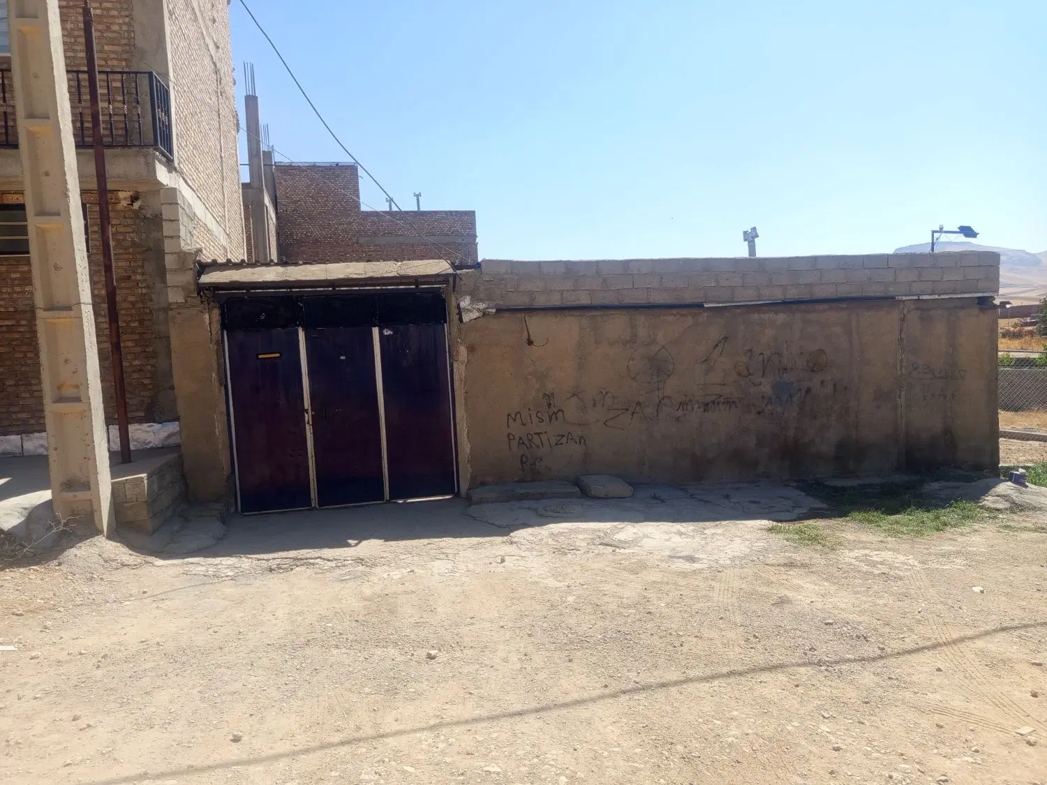 خانه کلنگی سند ثبتی سر خیابان 18متری شهرک فرهنگیان