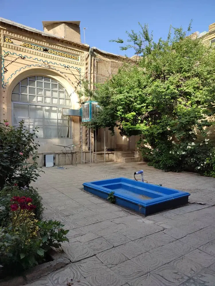دو باب منزل مسکونی قدیمی به متراژ 635 متر