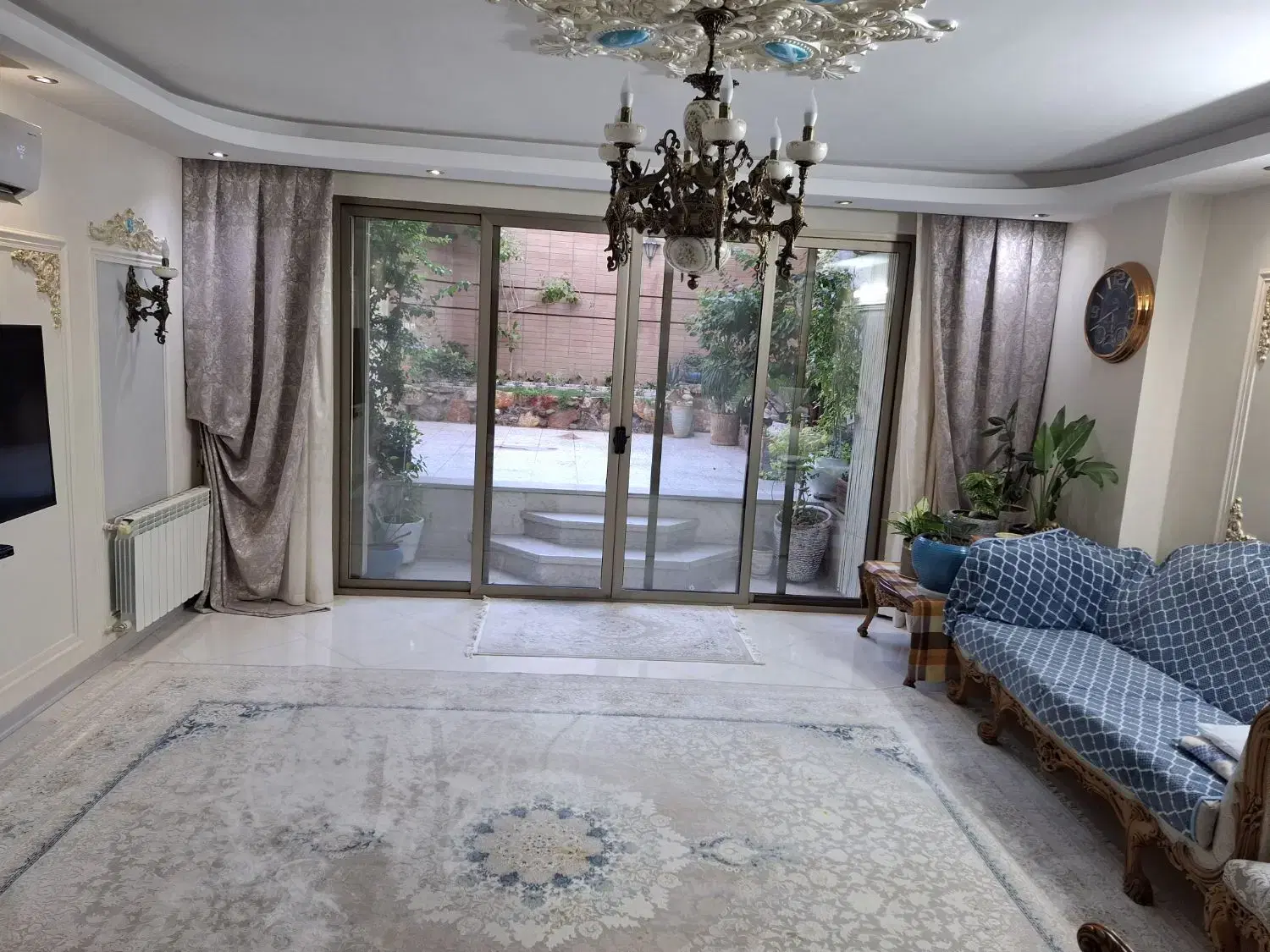 واحد آپارتمان شبیه ویلایی حیاط اختصاصی