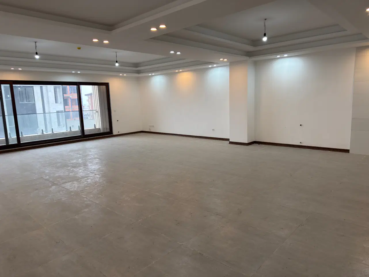اجاره ۲۰۰ متری _ ۳ خواب مستر _ محوطه کاخ