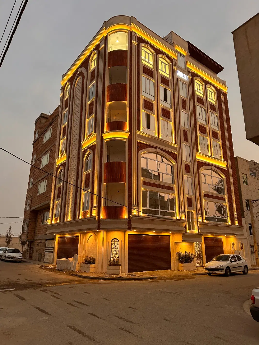 واحد ۹۰ متری با پارکینگ و اسانسور نوساز