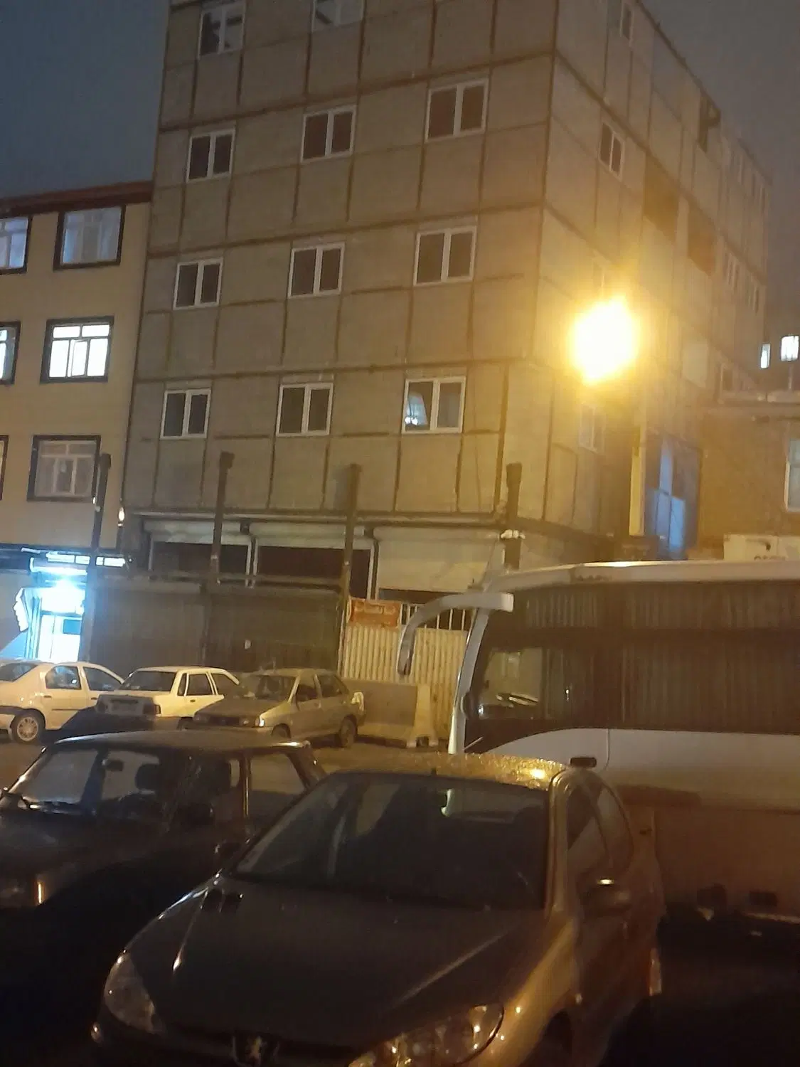 یک واحد آپارتمان پیش فروش