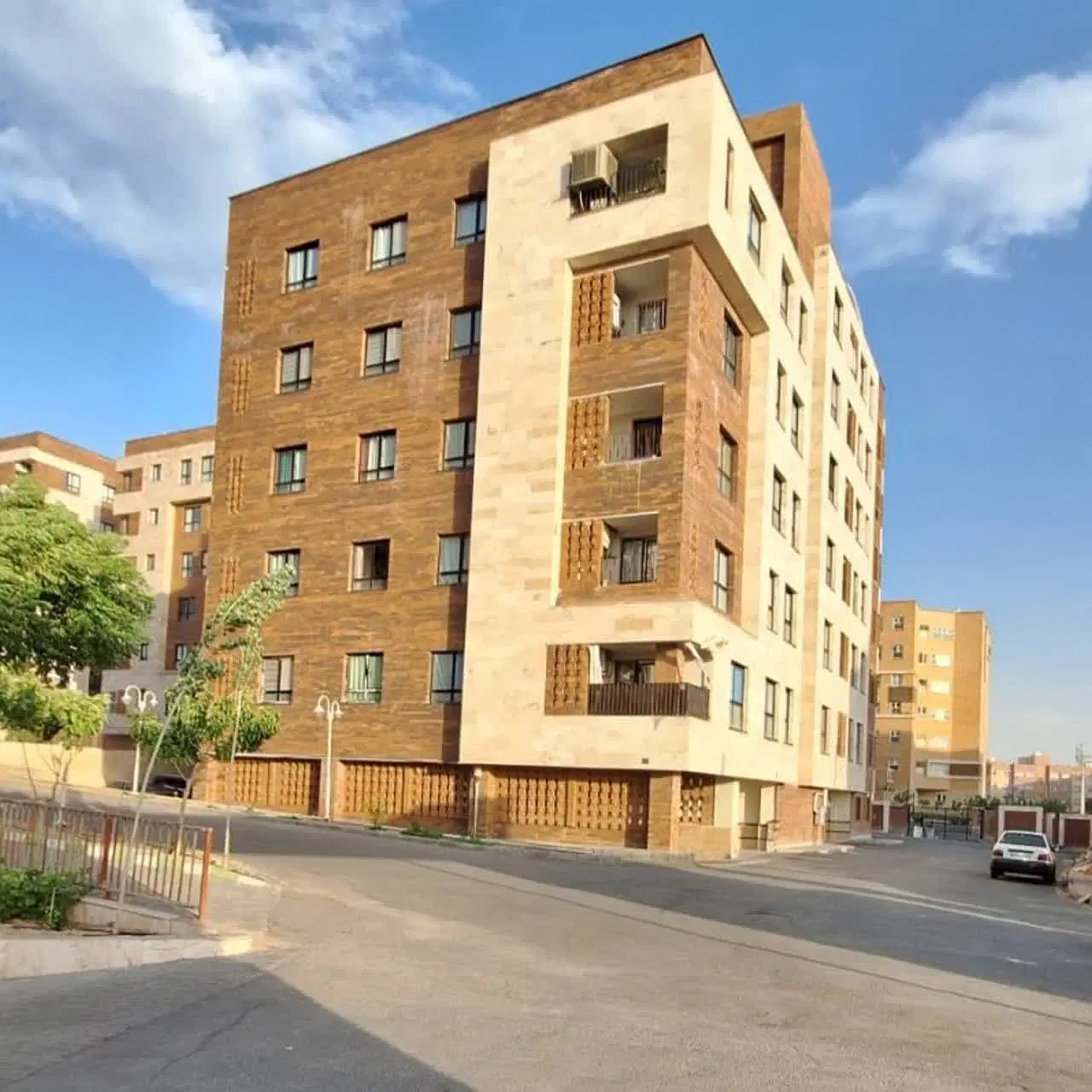 ۱۰۰ متری مهندسین ۳
