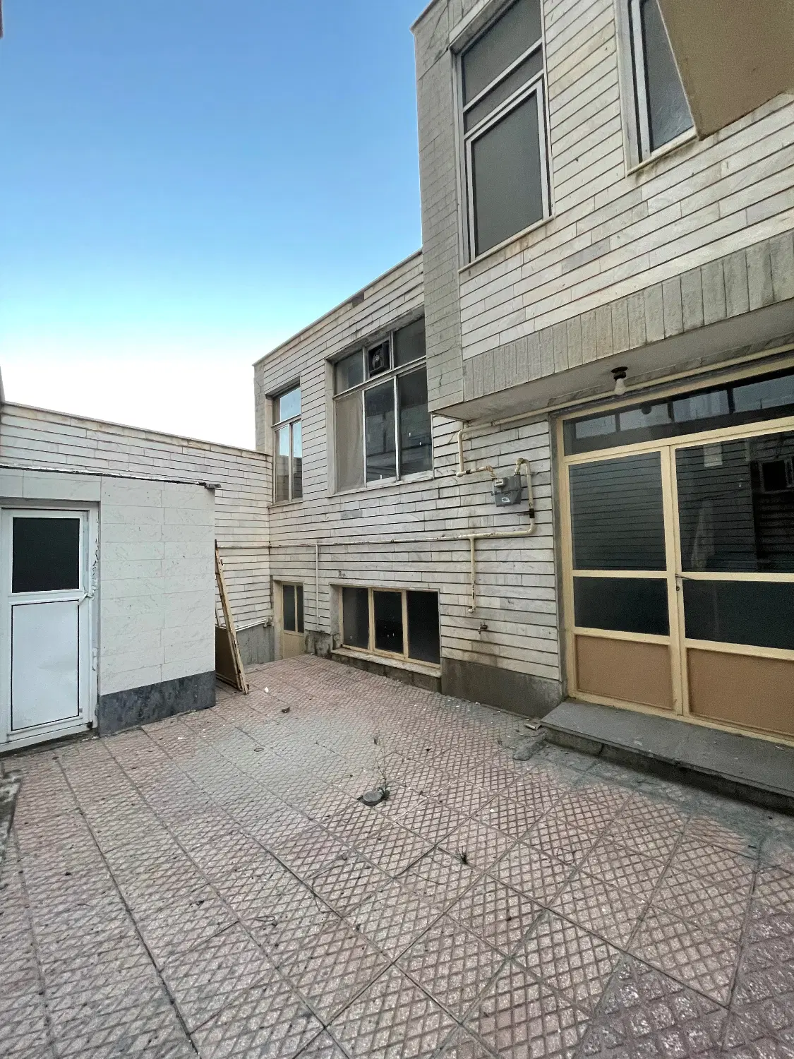 فروش حیاط مسکونی