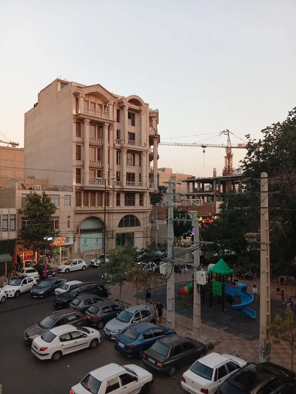 آپارتمان ۱۲۵متری ۳خواب کلید نخورده روبه آفتاب