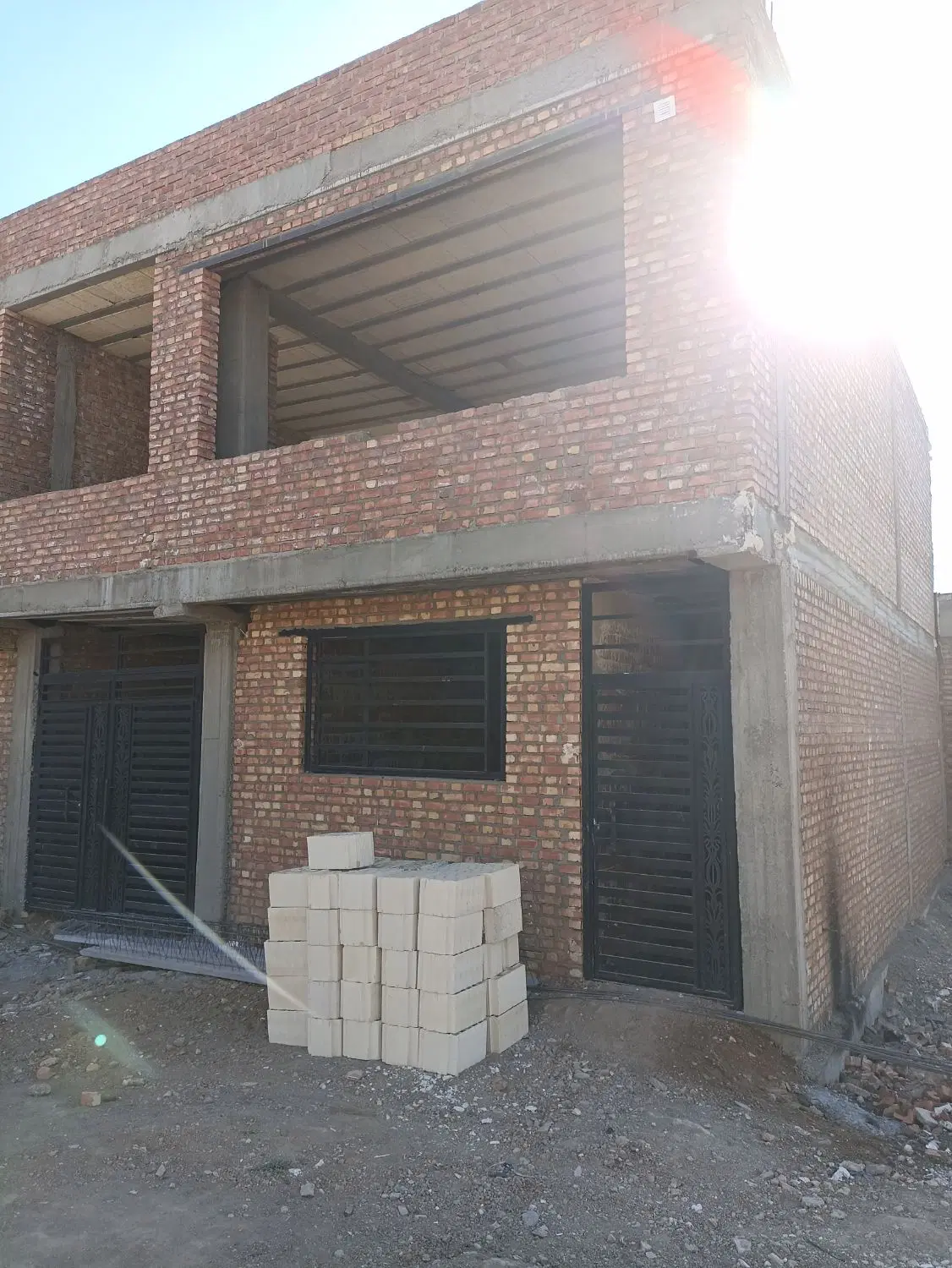 خانه نیمه کاره