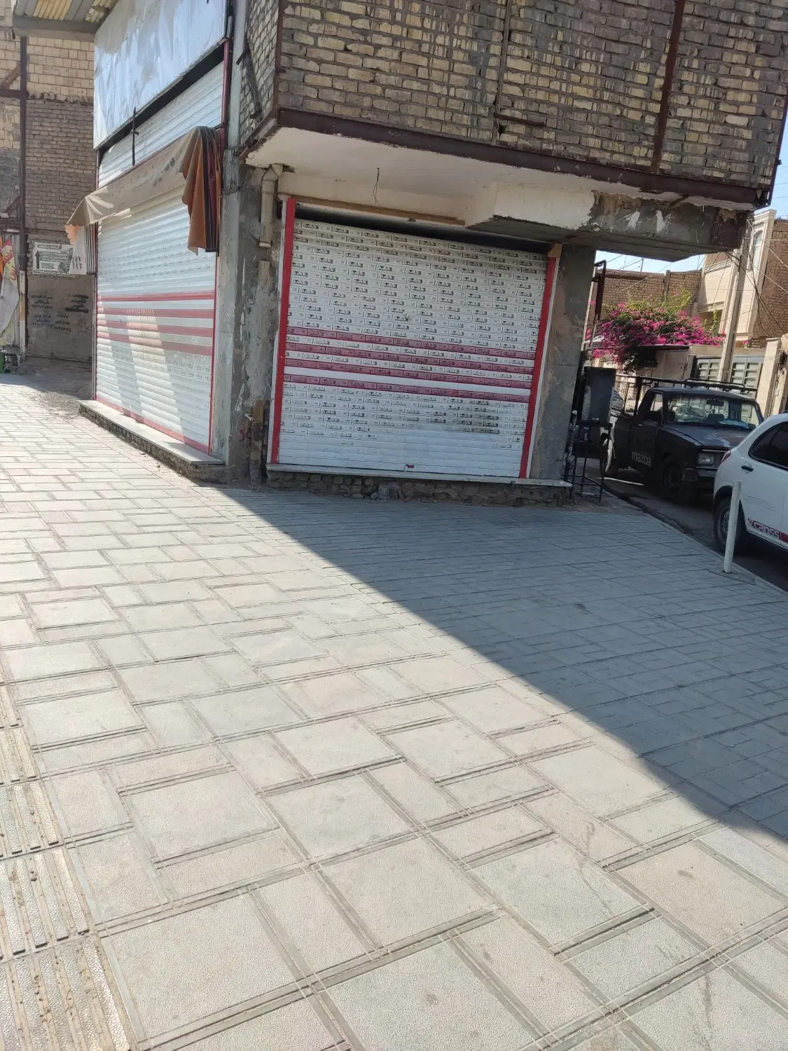 مغازه بر خیابان کارگر سه نبش