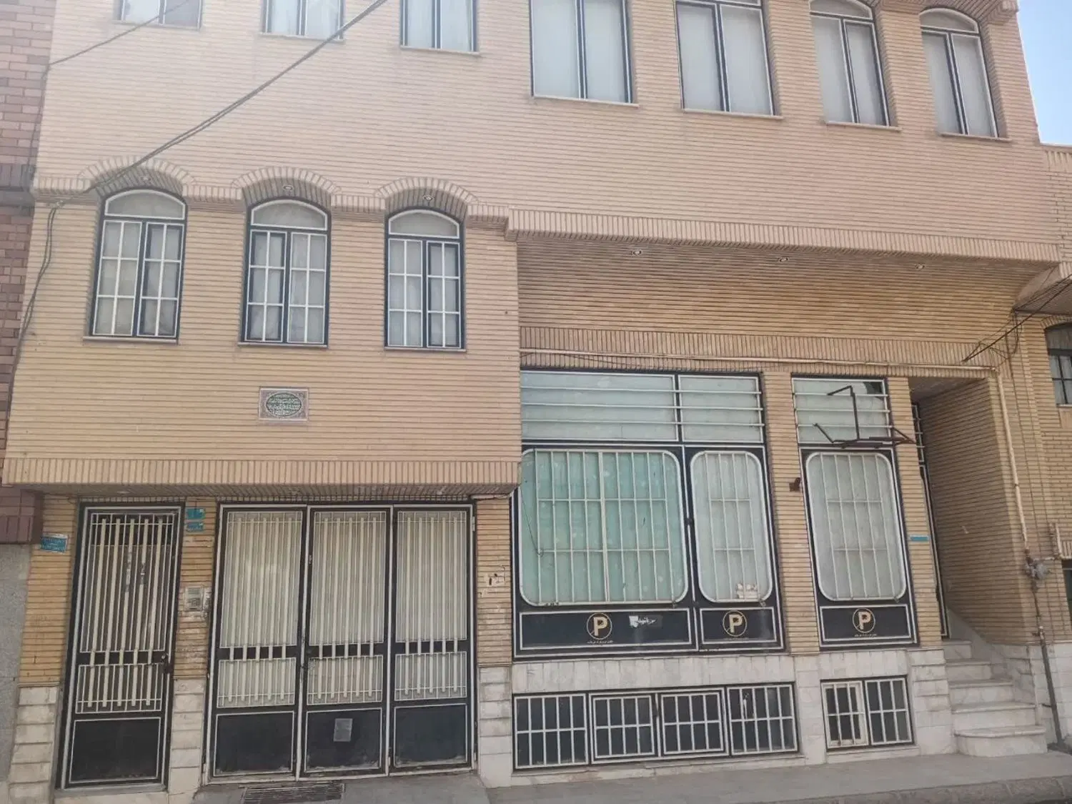 فروش  ویلایی با ۴۰ متر تجاری  قابل  سکونت