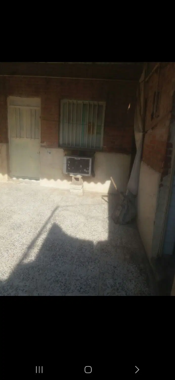 خانه ۱۰۰ متری در خیابان طالقانی در کوچه بم بست
