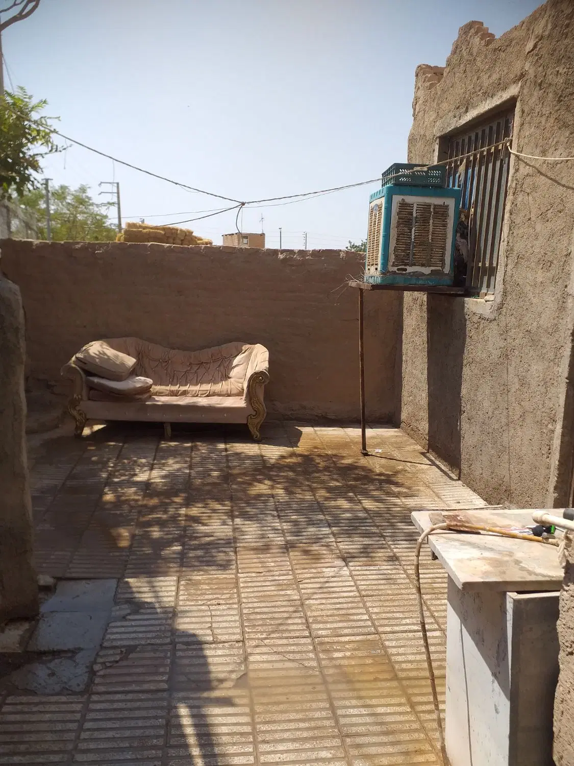 ملک نزدیک شهر1تومن