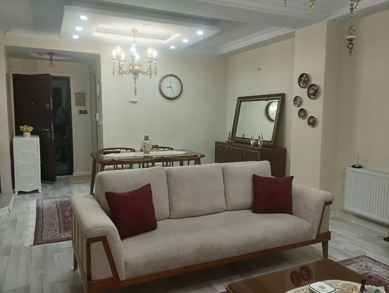 ۸۲متری _ خوش نقشه _غرق نور