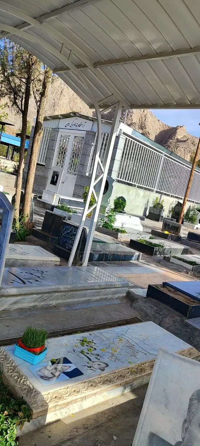 قبر در مسجد مهدیه صاحب الزمان