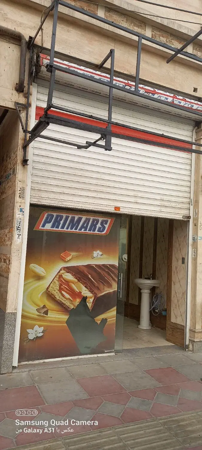 مغازه بر خیابان زیباشهر