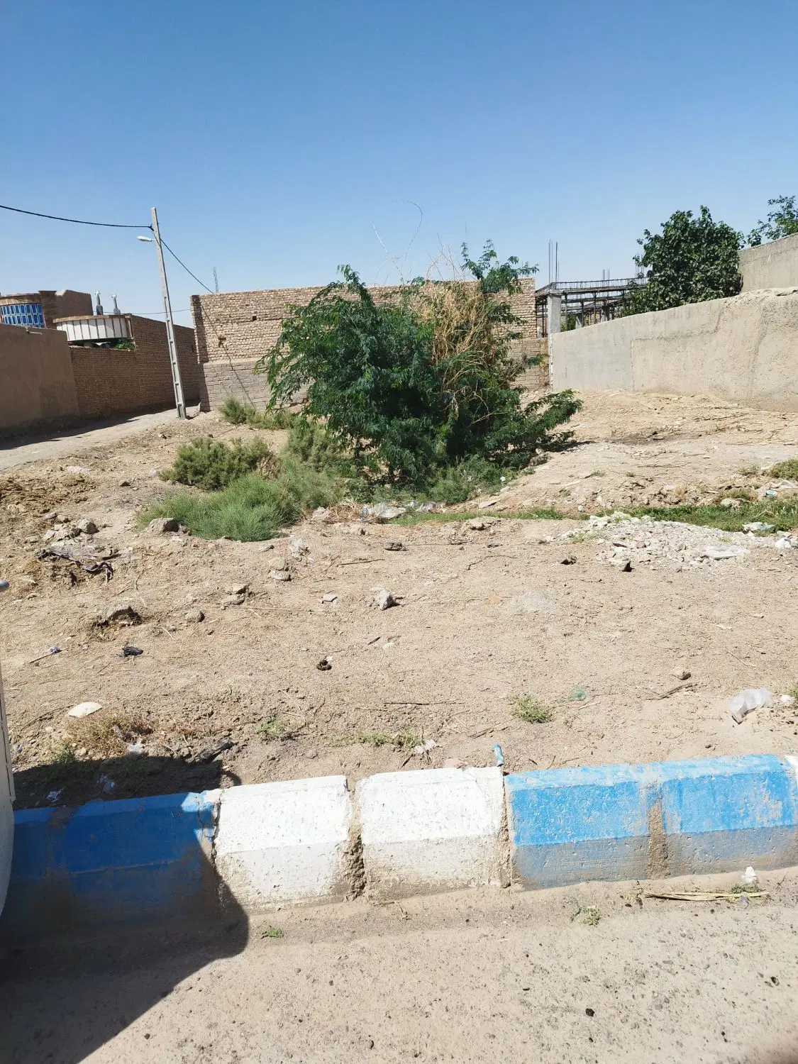 زمین فروشی