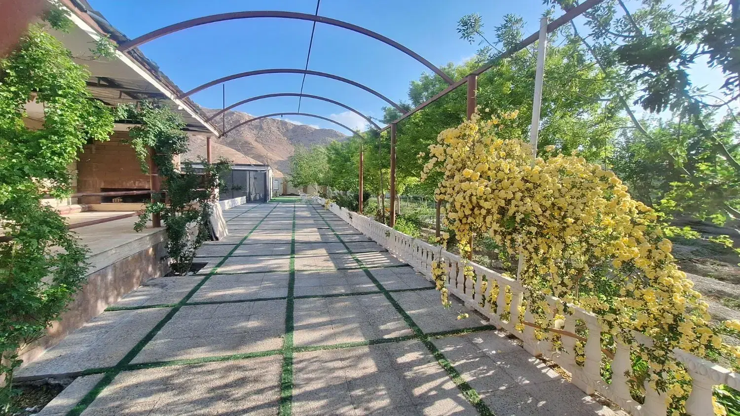 خانه‌باغ ناژوان ۱۳۰۰متر ۲۰۰بنا