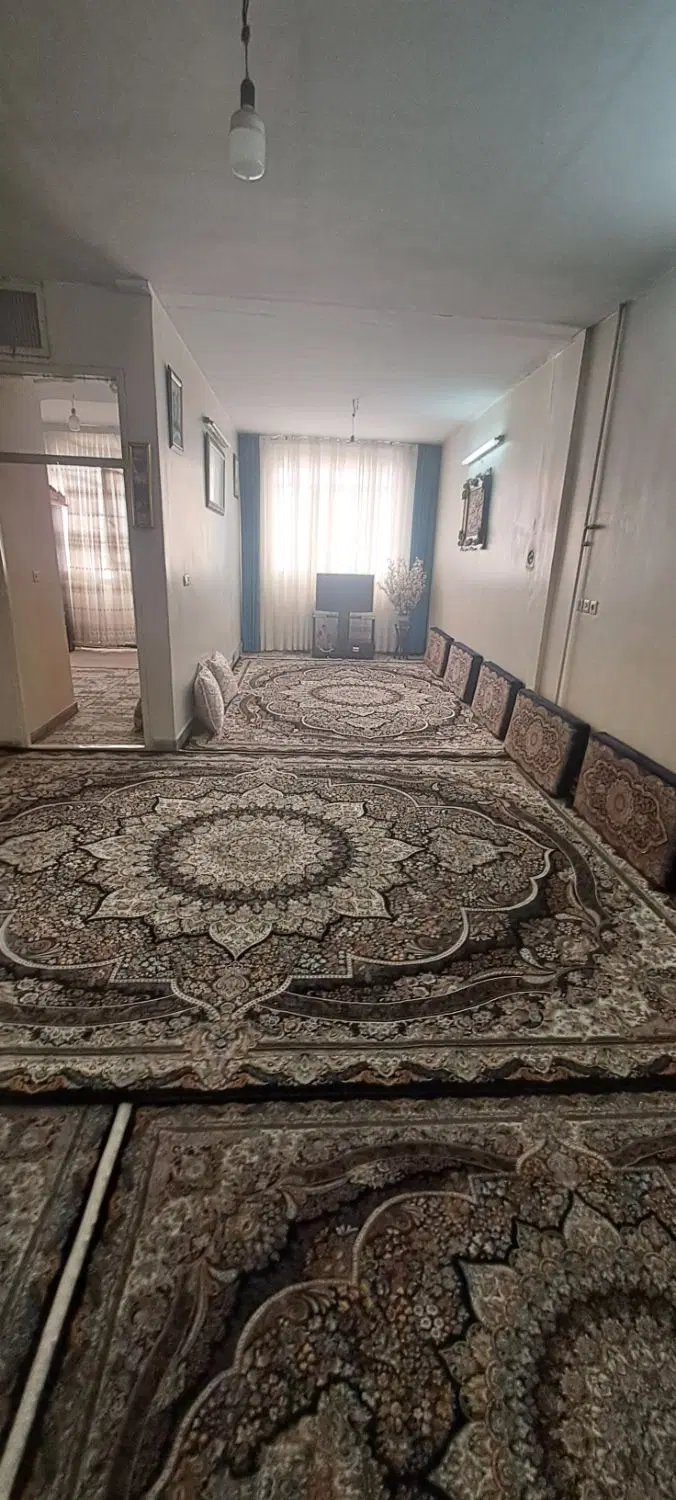 یک واحد مسکونی برای اجاره