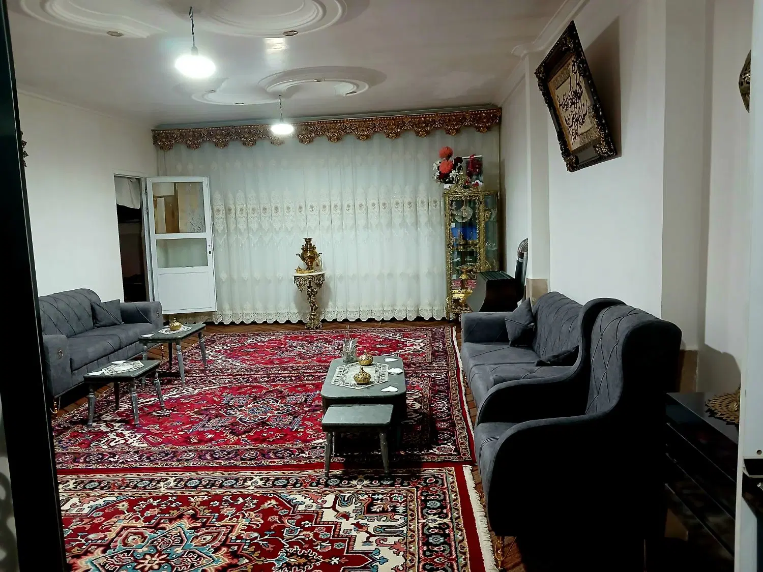 حیاط دوطبقه راه جداگانه